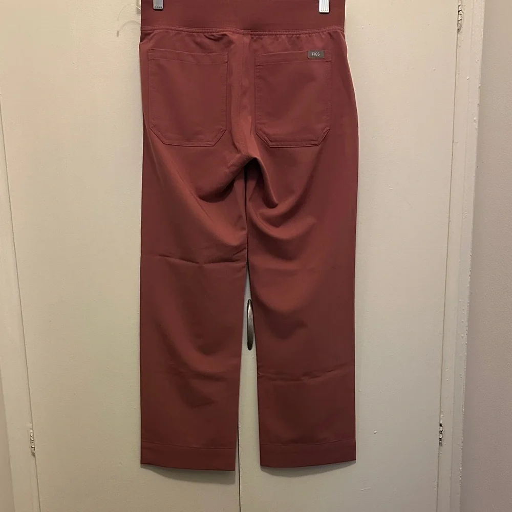Figs Men's Rust Joggers with Gray Tie